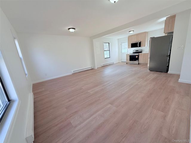 89 Oak Avenue, Shirley, NY 11967