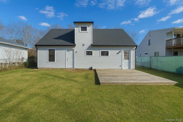 89 Oak Avenue, Shirley, NY 11967