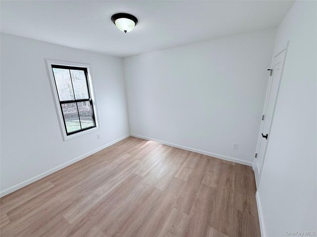 89 Oak Avenue, Shirley, NY 11967