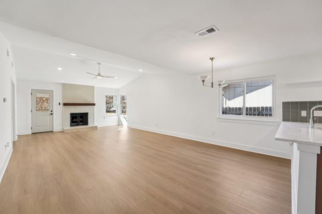 4901 Transit CIR, Austin, TX 78727