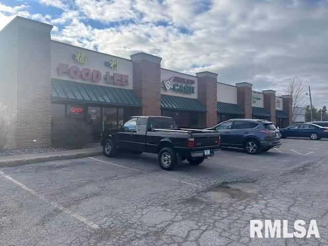 2323 CUMBERLAND Square, Bettendorf, IA 52722