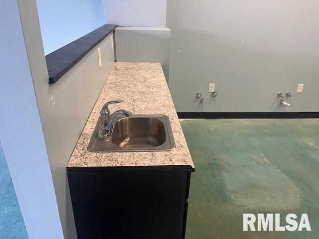 2323 CUMBERLAND Square, Bettendorf, IA 52722