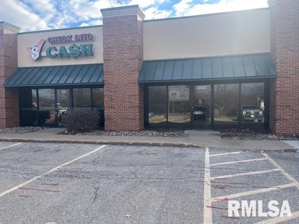 2323 CUMBERLAND Square, Bettendorf, IA 52722