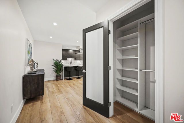 1045 N Kings Road 108, West Hollywood, CA 90069