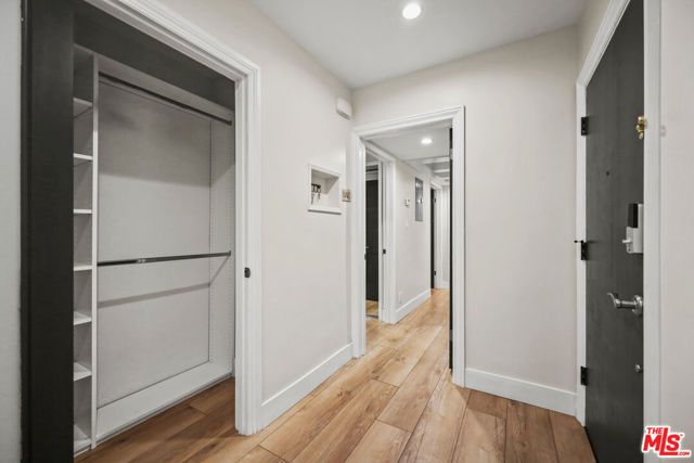 1045 N Kings Road 108, West Hollywood, CA 90069