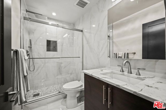 1045 N Kings Road 108, West Hollywood, CA 90069