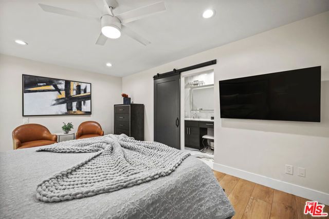 1045 N Kings Road 108, West Hollywood, CA 90069