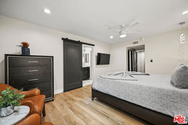 1045 N Kings Road 108, West Hollywood, CA 90069