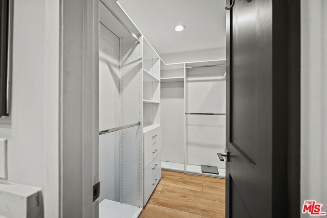 1045 N Kings Road 108, West Hollywood, CA 90069