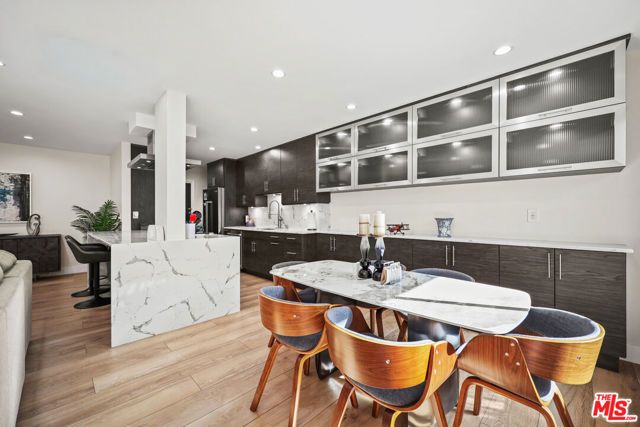 1045 N Kings Road 108, West Hollywood, CA 90069