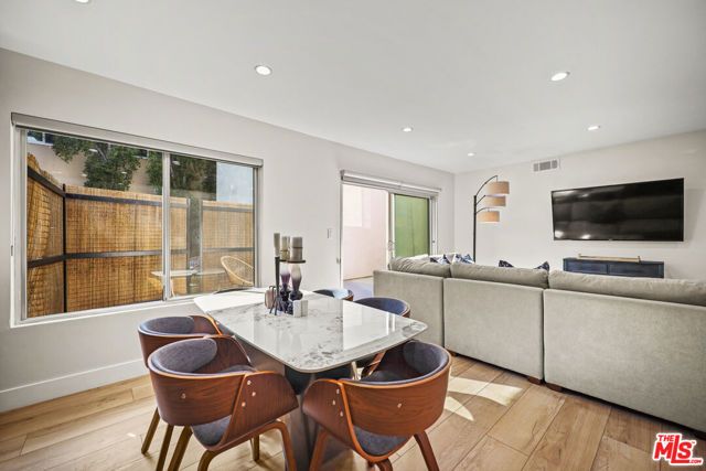 1045 N Kings Road 108, West Hollywood, CA 90069