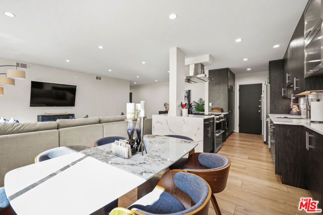 1045 N Kings Road 108, West Hollywood, CA 90069