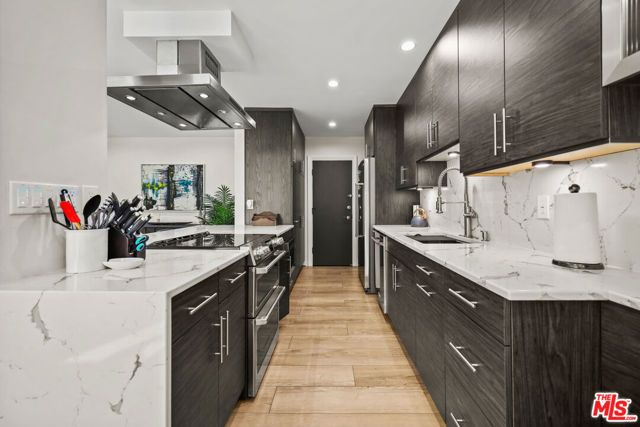 1045 N Kings Road 108, West Hollywood, CA 90069