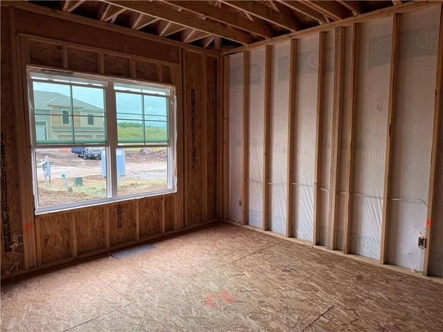 2116 Deerfield Terrace, Liberty, MO 64068