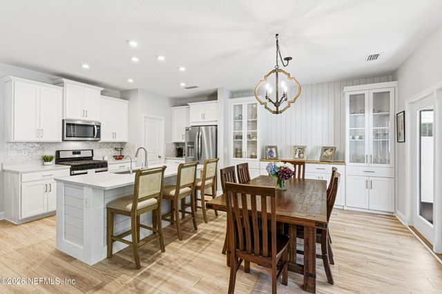 124 MEADOW CREEK Drive, St. Johns, FL 32259