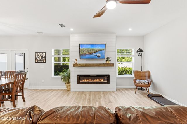 124 MEADOW CREEK Drive, St. Johns, FL 32259