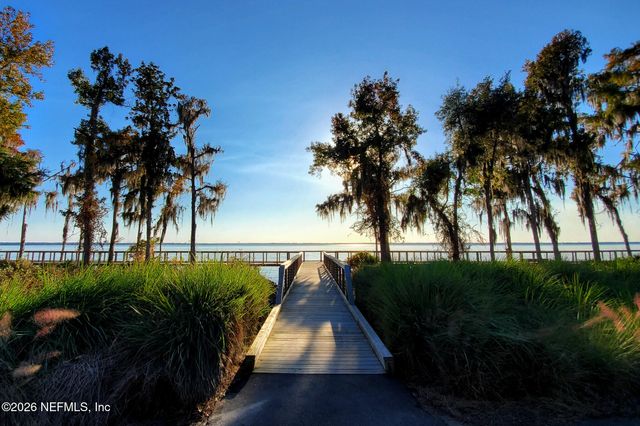 124 MEADOW CREEK Drive, St. Johns, FL 32259