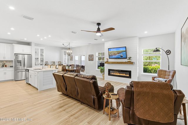 124 MEADOW CREEK Drive, St. Johns, FL 32259