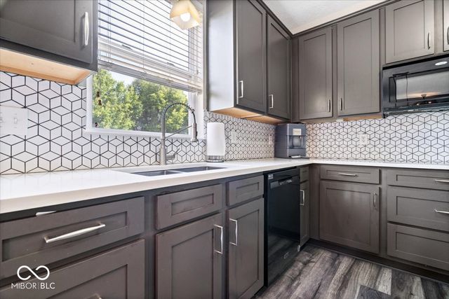 5830 W Glenview Drive, Mccordsville, IN 46055
