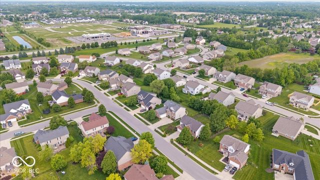 5830 W Glenview Drive, Mccordsville, IN 46055