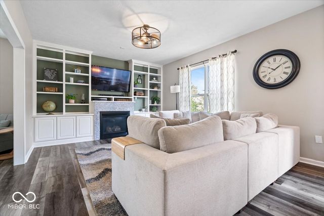 5830 W Glenview Drive, Mccordsville, IN 46055