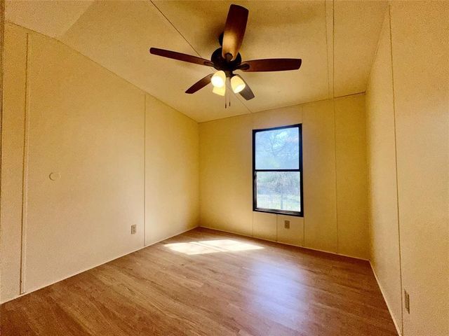 1218 Private Road 3063, Lexington, TX 78947