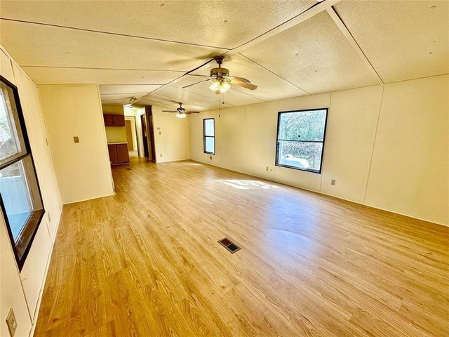 1218 Private Road 3063, Lexington, TX 78947