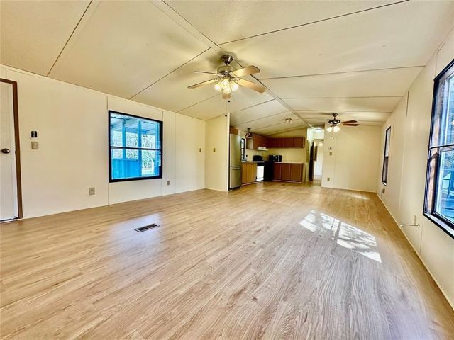 1218 Private Road 3063, Lexington, TX 78947