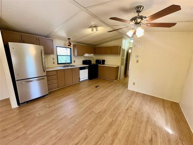 1218 Private Road 3063, Lexington, TX 78947