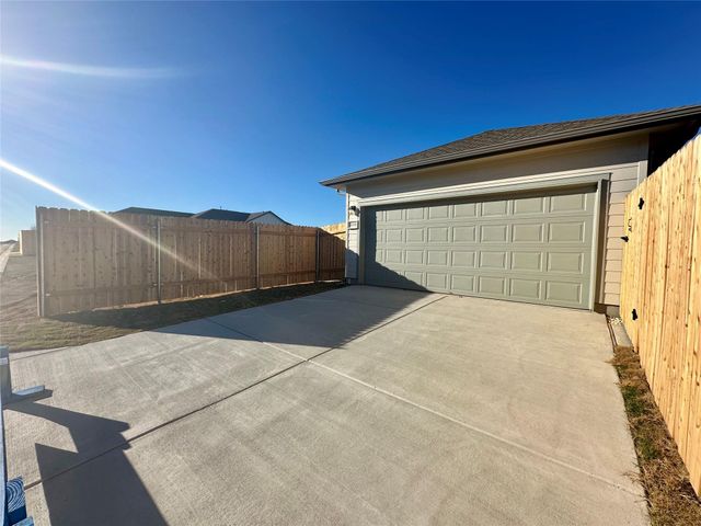 399 Porter Country PKWY, Buda, TX 78610