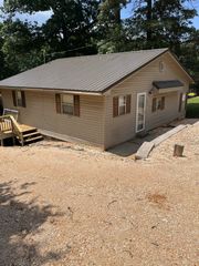 101 Oakleaf Ln, Springville, TN 38256