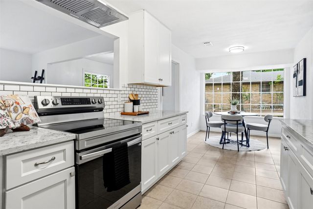 2907 Lakeshore Court, Arlington, TX 76013