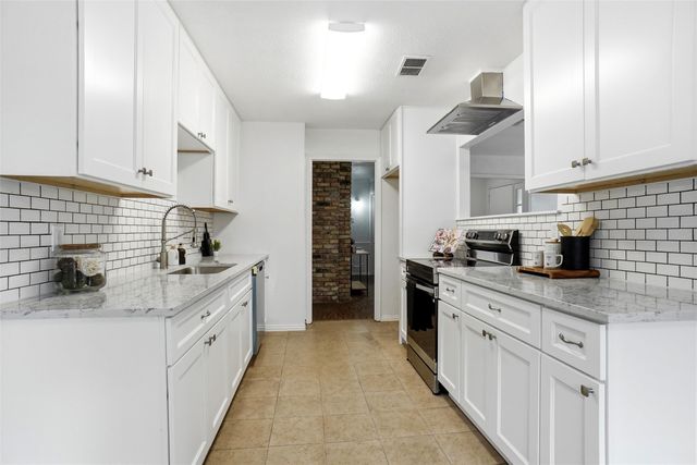 2907 Lakeshore Court, Arlington, TX 76013