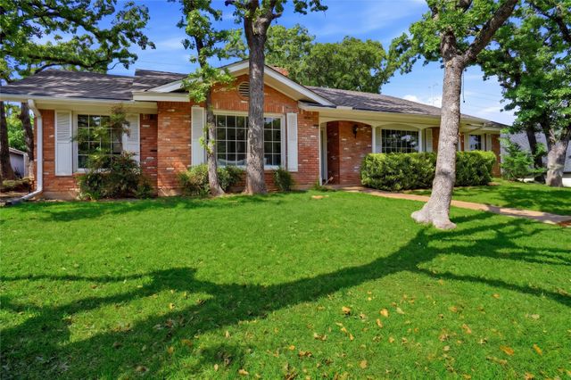 2907 Lakeshore Court, Arlington, TX 76013