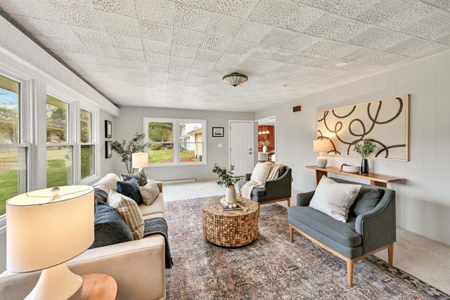 9032 N Regent ROAD, Bayside, WI 53217