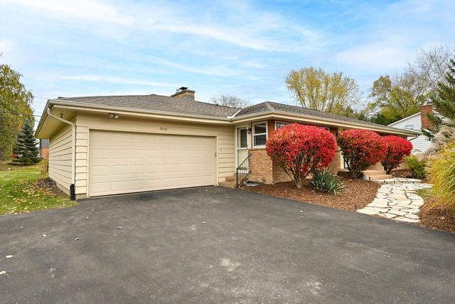 9032 N Regent ROAD, Bayside, WI 53217