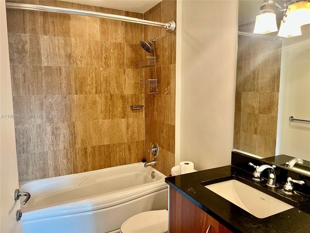 300 S Biscayne Blvd 1601, Miami, FL 33131