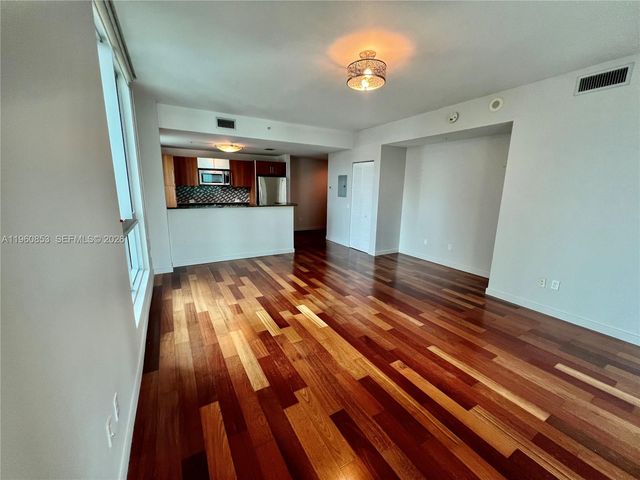 300 S Biscayne Blvd 1601, Miami, FL 33131