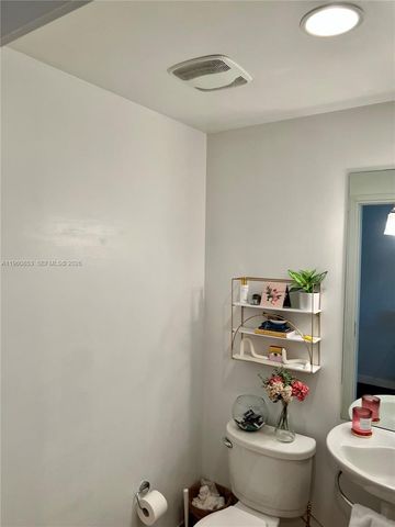 300 S Biscayne Blvd 1601, Miami, FL 33131