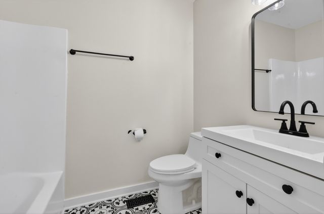 1233 Jacksons Hill Rd, Hermitage, TN 37076