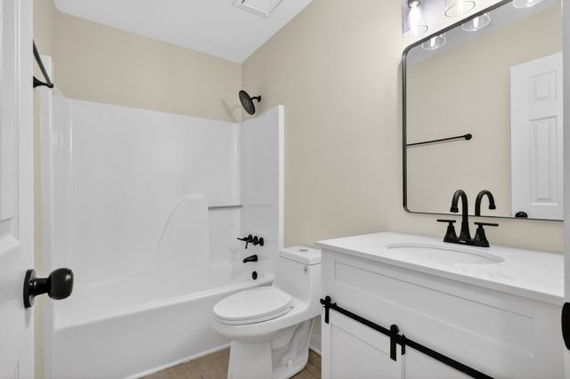 1233 Jacksons Hill Rd, Hermitage, TN 37076