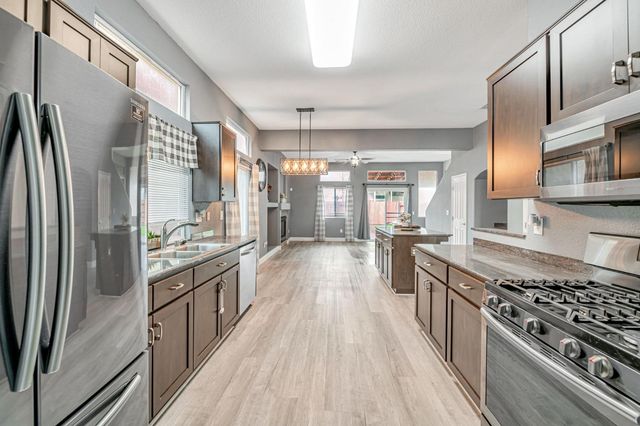 9065 Robbins Rd, Sacramento, CA 95829