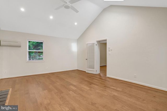 3716 N VERNON ST, Arlington, VA 22207