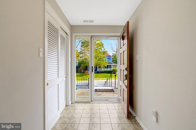 3716 N VERNON ST, Arlington, VA 22207