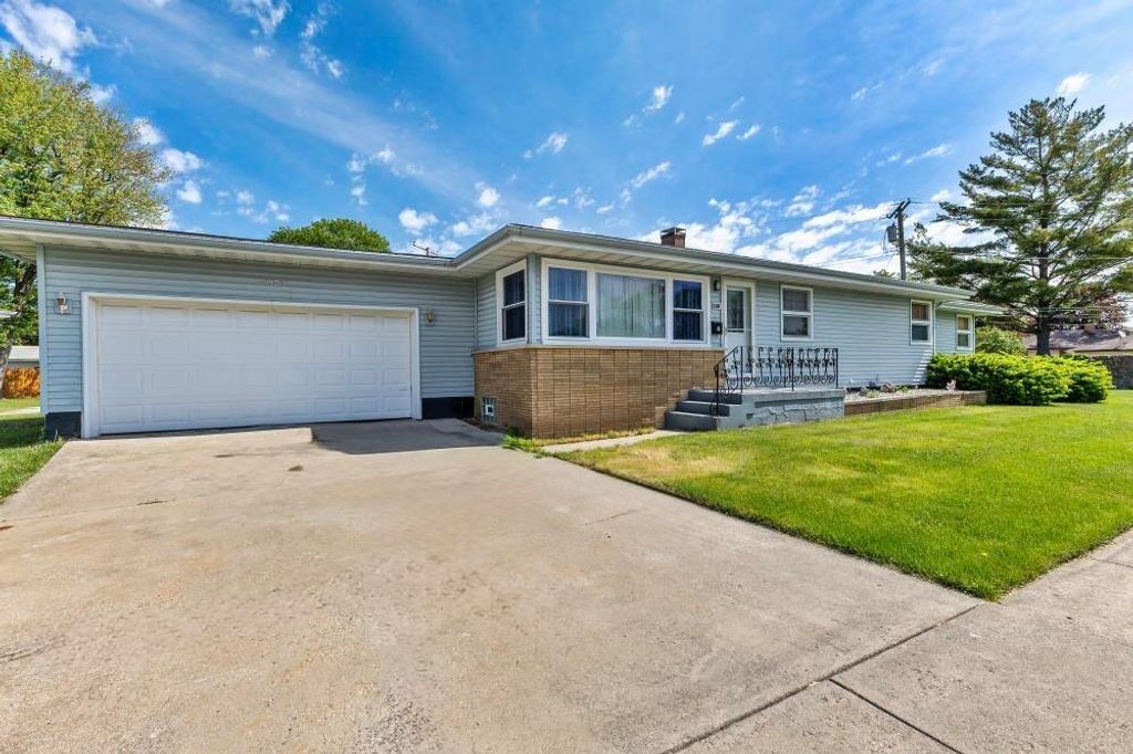 9053 Hess Drive, Highland, IN 46322