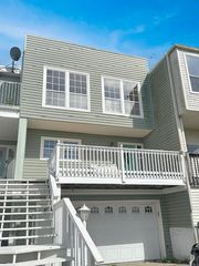 5 Tiki Circle, Tiki Island, TX 77554