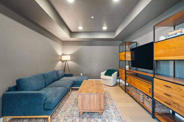 6220 Sontag DR, Austin, TX 78738