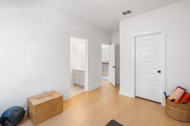6220 Sontag DR, Austin, TX 78738