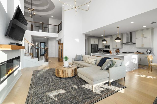 6220 Sontag DR, Austin, TX 78738