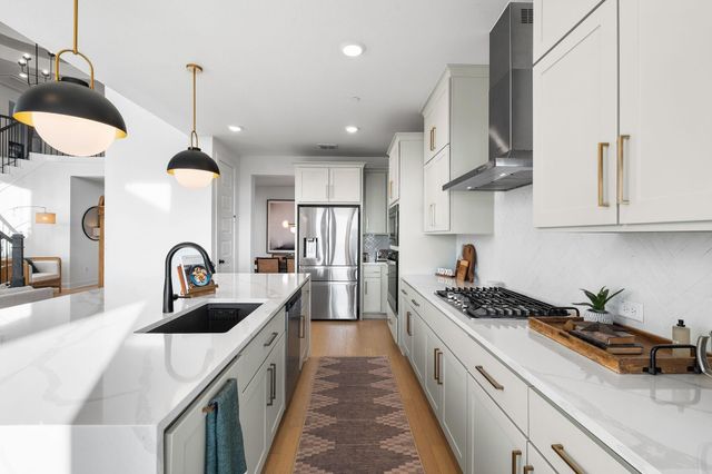 6220 Sontag DR, Austin, TX 78738